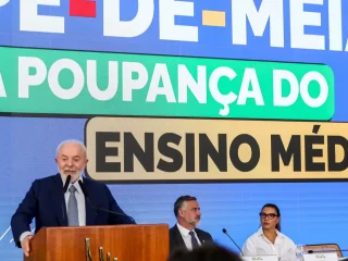 Lula sanciona lei e abre canal de denúncia para desigualdade